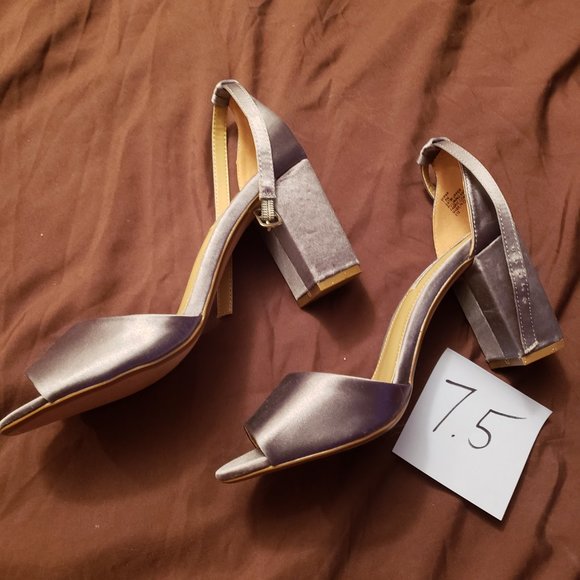 Steve Madden silky block heel dress shoe high heel - Picture 4 of 8